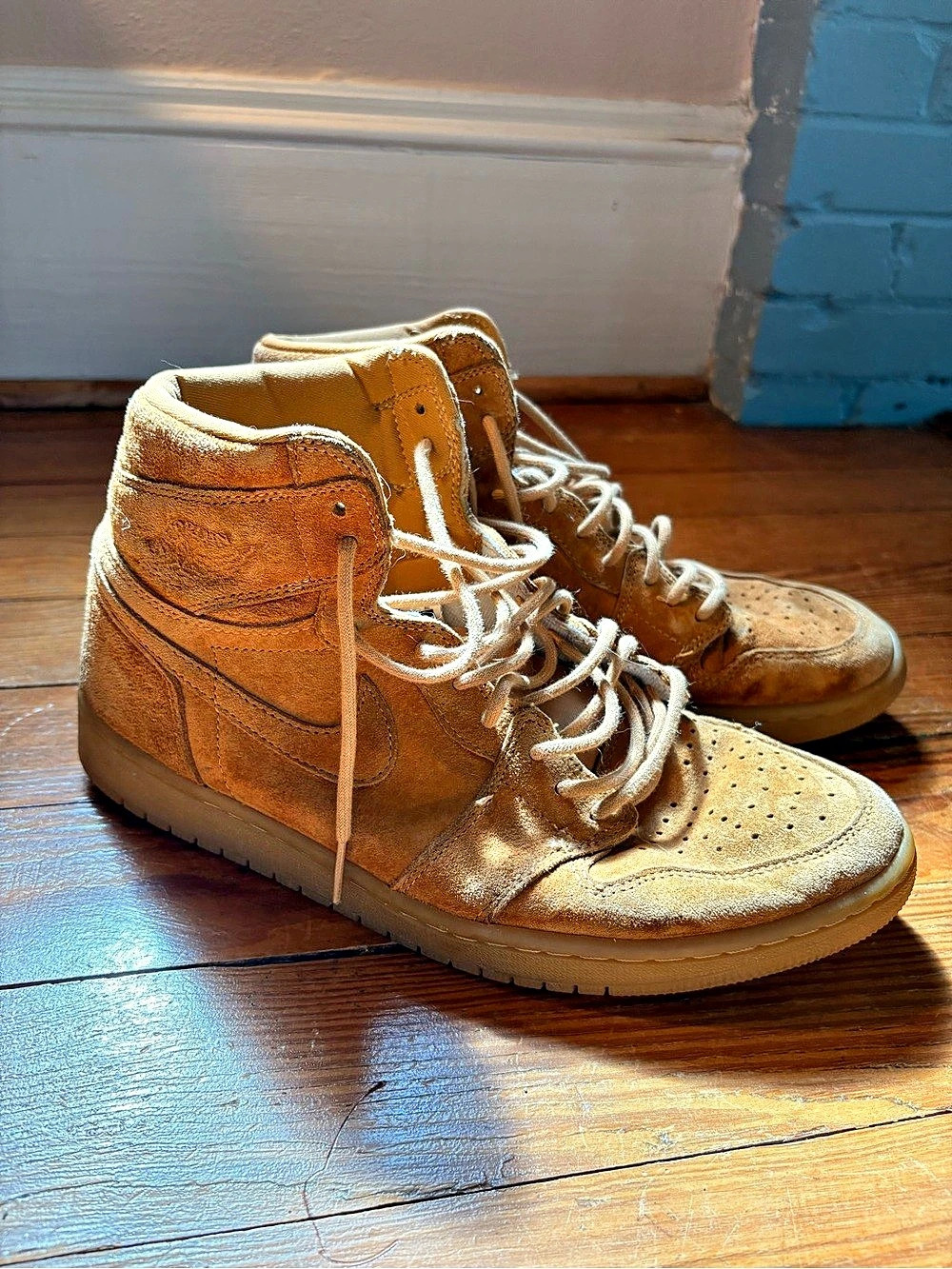 Nike Air Jordan 1 Retro High OG 'Wheat' Brown Sneakers
